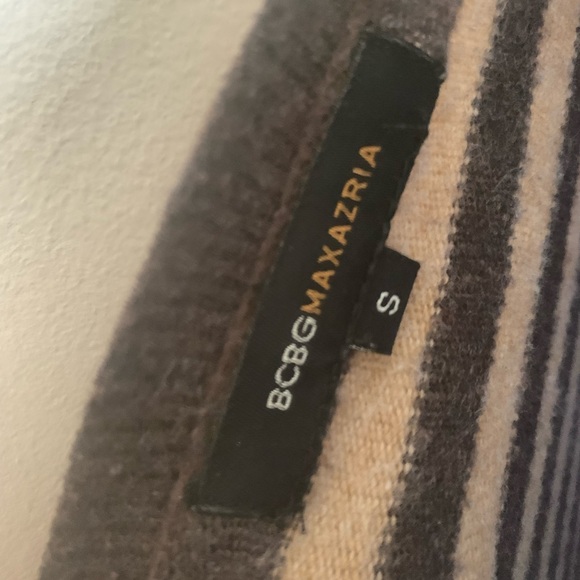 Sweaters. - Picture 8 of 8